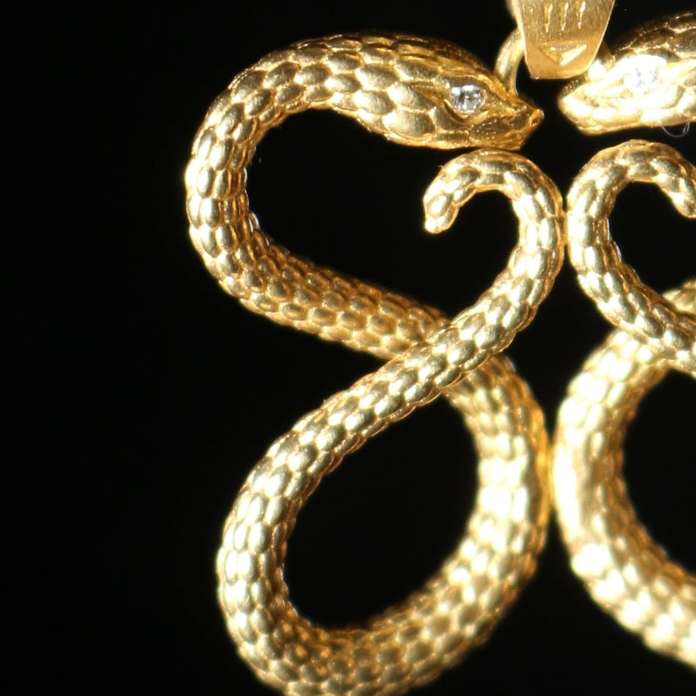 Cosmic Serpents Amulet — Queen