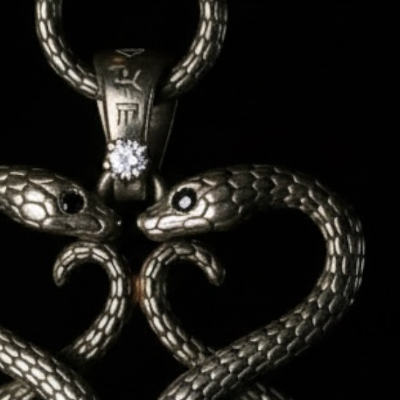 The Twin Serpents Sigil - Queen